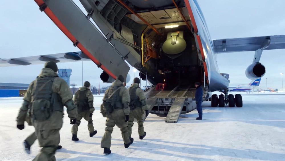 Минобороны России отправило в Казахстан подразделения спецназа ВДВ